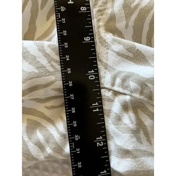 Chicos Platinum Denim Zebra Print Tan White Womens Size 2.5 /14US Ankle Jeans - Picture 10 of 12